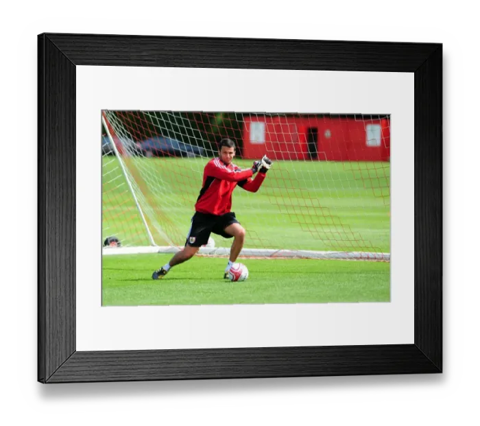 Framed Print : David James Joins Bristol City: First Training Session - Season 10-11 (New Signing) Framed Print : David James Joins Bristol City: First Training Session - Season 10-11 (New Signing)