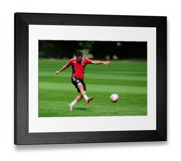 Framed Print : David James Joins Bristol City: First Training Session - Season 10-11 (New Signing) Framed Print : David James Joins Bristol City: First Training Session - Season 10-11 (New Signing)