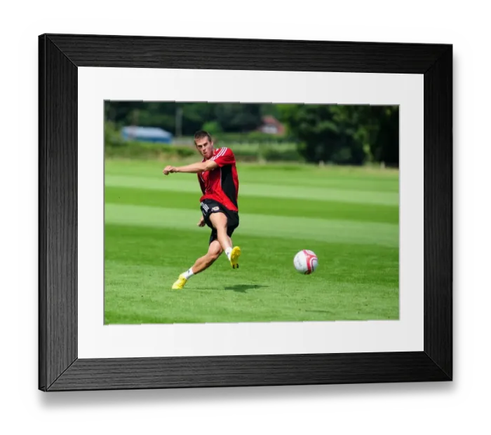 Framed Print : David James Joins Bristol City: First Training Session - Season 10-11 (New Signing)