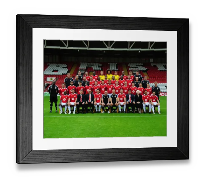 Framed Print : Bristol City First Team: United Front - 2010-11 Season Framed Print : Bristol City First Team: United Front - 2010-11 Season