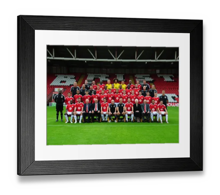 Framed Print : Bristol City First Team: United Front - 2010-11 Season Framed Print : Bristol City First Team: United Front - 2010-11 Season