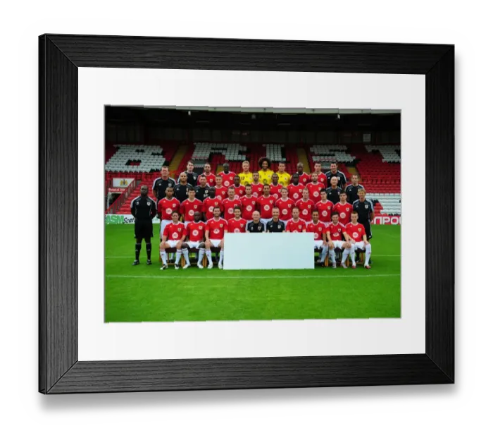 Framed Print : Bristol City First Team: United Front - 2010-11 Season Framed Print : Bristol City First Team: United Front - 2010-11 Season