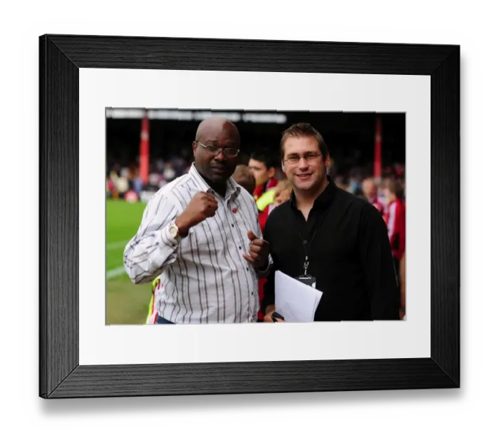 Framed Print : Bristol City vs Millwall: Football Showdown - Season 10-11 Framed Print : Bristol City vs Millwall: Football Showdown - Season 10-11