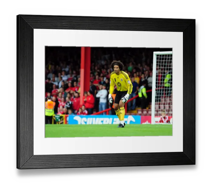 Framed Print : Bristol City vs Millwall: The Showdown - Season 10-11 Framed Print : Bristol City vs Millwall: The Showdown - Season 10-11