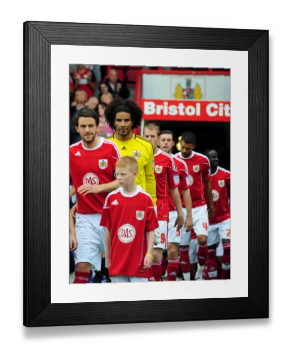 Framed Print : Bristol City vs Millwall: 2010-11 Football Showdown - A Season to Remember Framed Print : Bristol City vs Millwall: 2010-11 Football Showdown - A Season to Remember