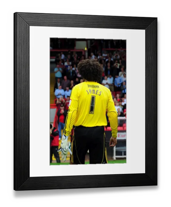 Framed Print : Bristol City vs Millwall: A Season 10-11 Football Rivalry Framed Print : Bristol City vs Millwall: A Season 10-11 Football Rivalry