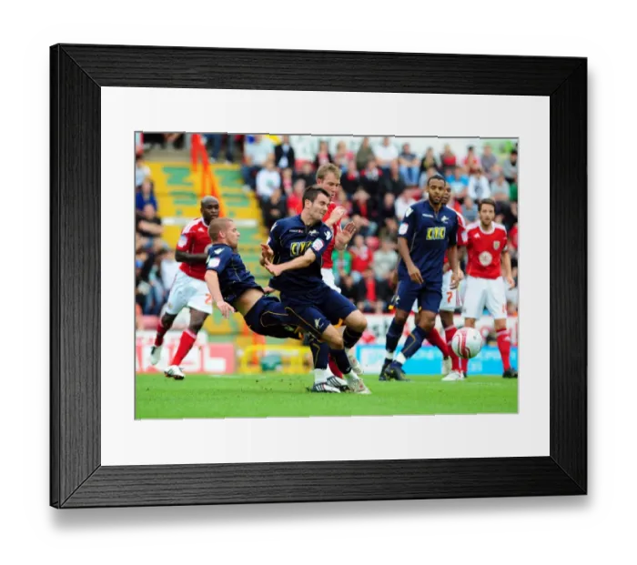 Framed Print : Bristol City vs. Millwall: The Showdown - Season 10-11 Framed Print : Bristol City vs. Millwall: The Showdown - Season 10-11