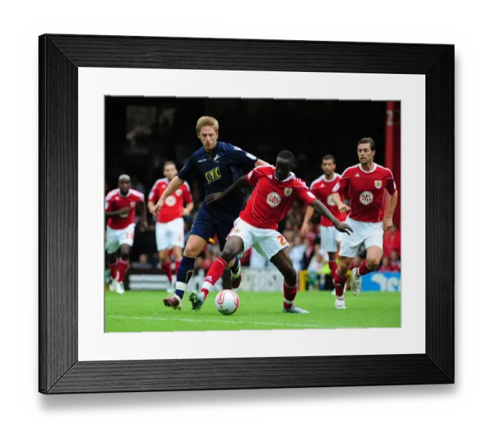 Framed Print : Bristol City vs. Millwall: The Showdown - Season 10-11 Framed Print : Bristol City vs. Millwall: The Showdown - Season 10-11