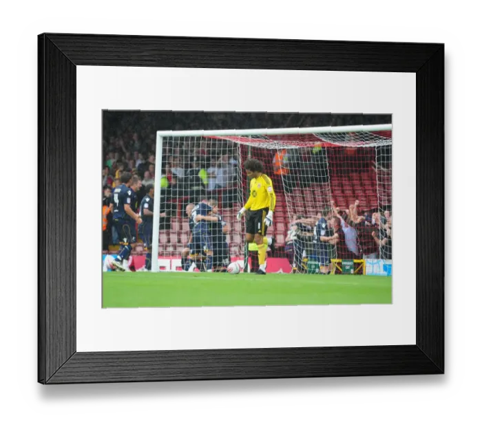 Framed Print : Bristol City vs. Millwall: The Showdown - Season 10-11 Framed Print : Bristol City vs. Millwall: The Showdown - Season 10-11