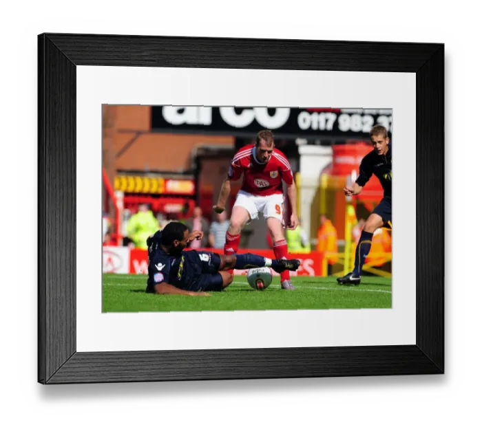 Framed Print : The Showdown: Bristol City vs. Millwall - Season 10-11 Framed Print : The Showdown: Bristol City vs. Millwall - Season 10-11