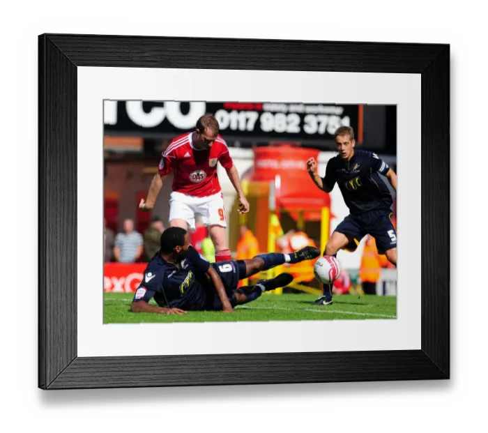 Framed Print : Football Clash: Bristol City vs Millwall - Season 10-11 Framed Print : Football Clash: Bristol City vs Millwall - Season 10-11