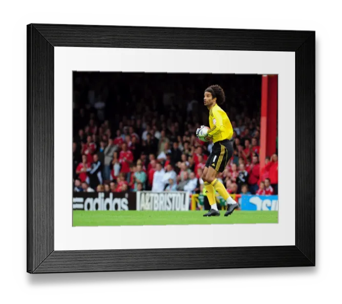 Framed Print : The Showdown: Bristol City vs Millwall, Season 10-11 Framed Print : The Showdown: Bristol City vs Millwall, Season 10-11