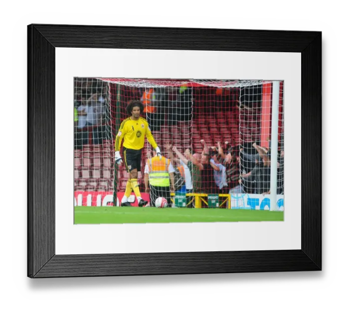 Framed Print : Bristol City vs Millwall: A Football Rivalry - Season 10-11 Framed Print : Bristol City vs Millwall: A Football Rivalry - Season 10-11