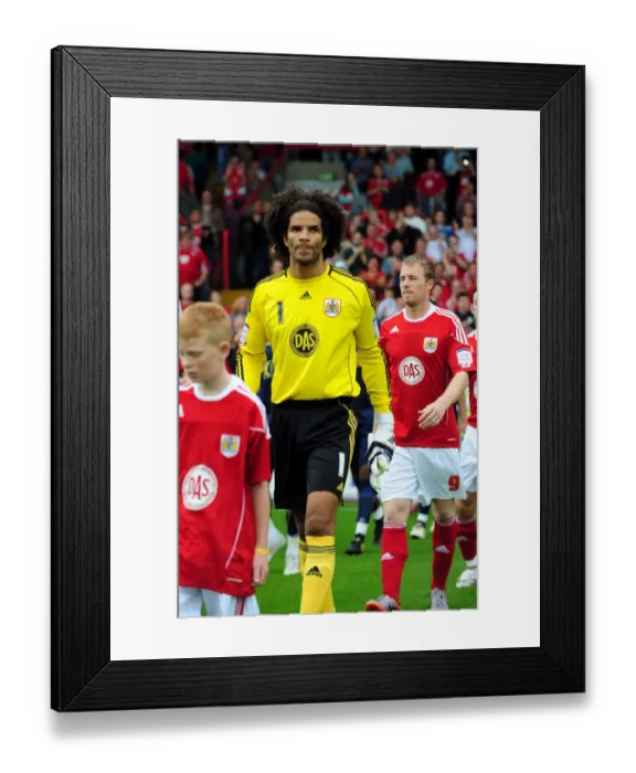 Framed Print : Bristol City vs Millwall: The Showdown - Season 10-11 Framed Print : Bristol City vs Millwall: The Showdown - Season 10-11