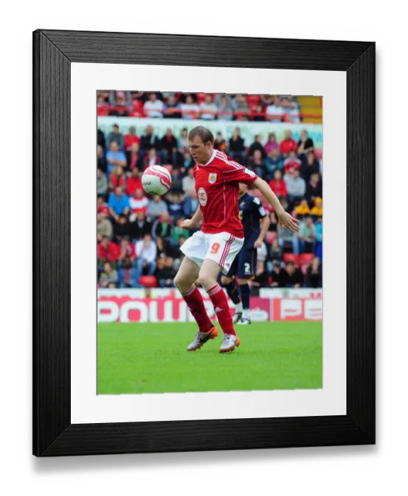 Framed Print : Bristol City vs Millwall: 2010-11 Football Showdown Framed Print : Bristol City vs Millwall: 2010-11 Football Showdown