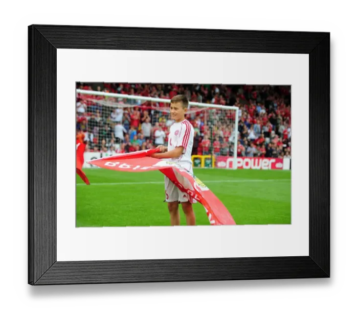 Framed Print : Bristol City vs Millwall: A Football Showdown - Season 10-11 Framed Print : Bristol City vs Millwall: A Football Showdown - Season 10-11