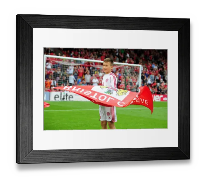 Framed Print : Bristol City vs Millwall: A Football Rivalry - Season 10-11 Framed Print : Bristol City vs Millwall: A Football Rivalry - Season 10-11