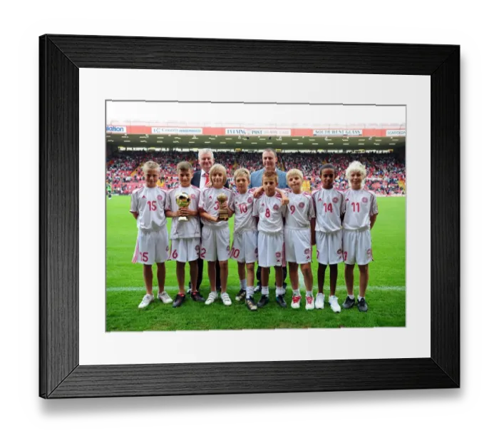 Framed Print : Bristol City vs Millwall: A Football Clash - Season 10-11 Framed Print : Bristol City vs Millwall: A Football Clash - Season 10-11
