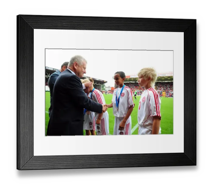 Framed Print : Bristol City vs Millwall: A Football Rivalry - Season 10-11 Framed Print : Bristol City vs Millwall: A Football Rivalry - Season 10-11