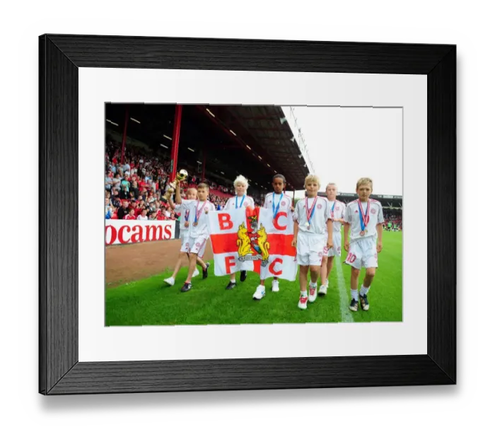 Framed Print : The Showdown: Bristol City vs. Millwall - Season 10-11 Framed Print : The Showdown: Bristol City vs. Millwall - Season 10-11
