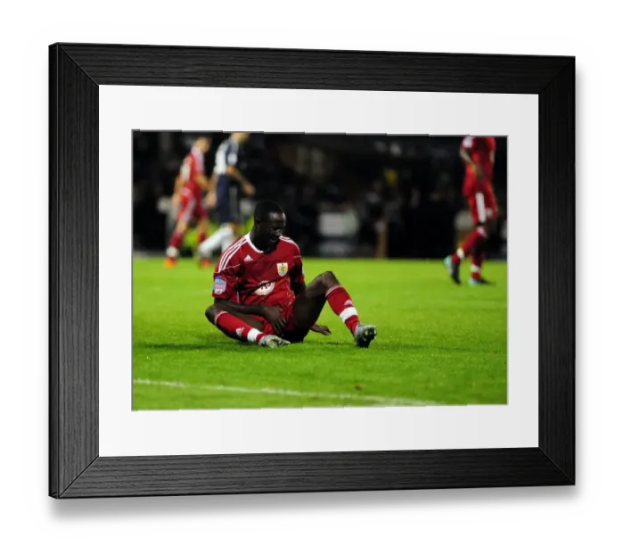 Framed Print : Southend United vs. Bristol City: A Football Rivalry - Season 10-11 Framed Print : Southend United vs. Bristol City: A Football Rivalry - Season 10-11