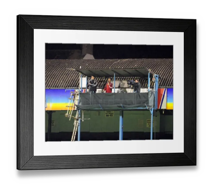 Framed Print : Football Rivalry: Bristol City vs. Southend United - Season 10-11 Framed Print : Football Rivalry: Bristol City vs. Southend United - Season 10-11