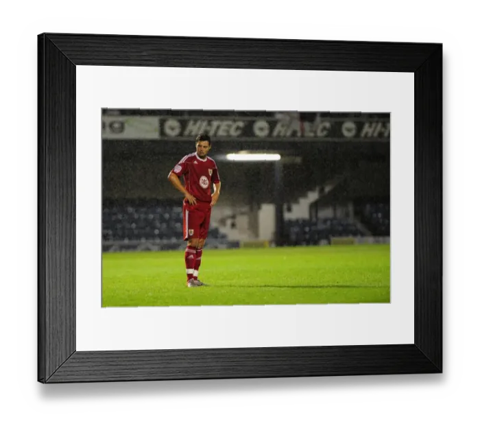 Framed Print : Ivan Sproule's Disappointment: Bristol City Fall Short Against Southend United in Carling Cup