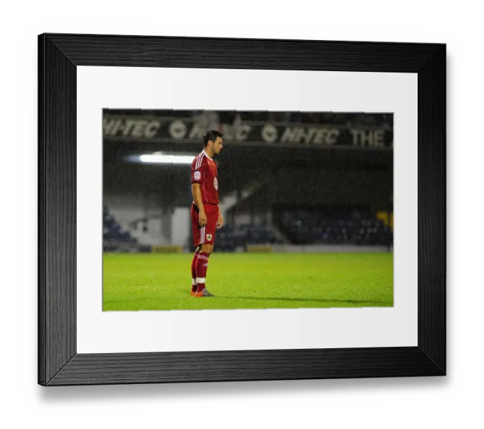 Framed Print : Disappointed Ivan Sproule: Southend United Holds Off Bristol City in Carling Cup