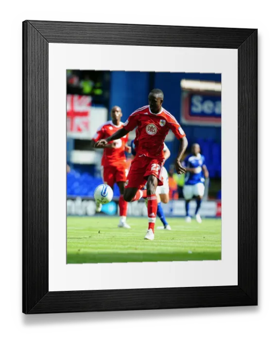 Framed Print : Adomah's Determination: Ipswich v Bristol City Championship Clash (28 / 08 / 2010)
