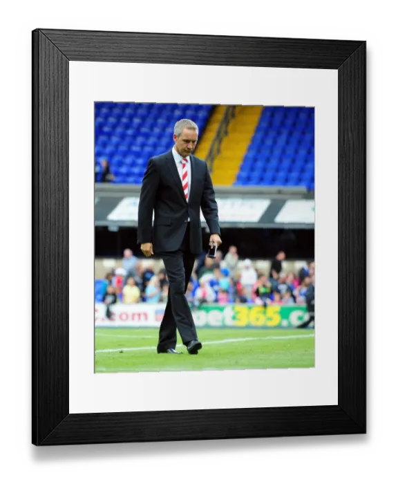 Framed Print : Keith Millen Leads Bristol City at Ipswich Town Championship Clash, August 2010 Framed Print : Keith Millen Leads Bristol City at Ipswich Town Championship Clash, August 2010