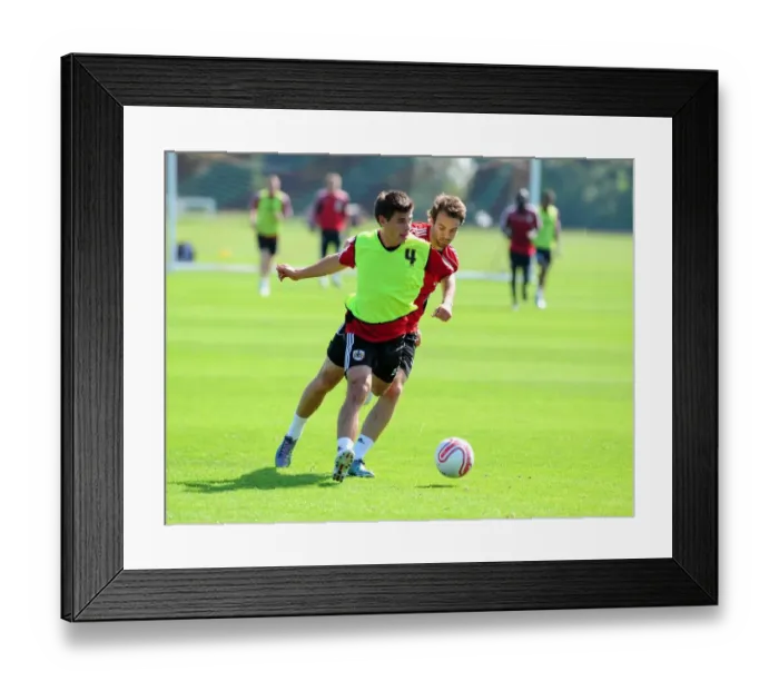 Framed Print : Bristol City First Team: Preparing for the 2010-11 Season - Training Session 2-9-10 Framed Print : Bristol City First Team: Preparing for the 2010-11 Season - Training Session 2-9-10