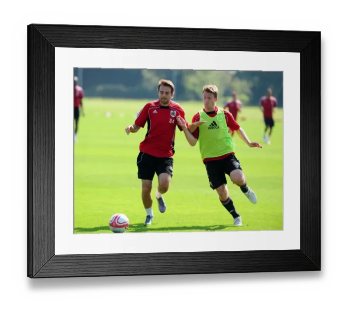 Framed Print : Bristol City First Team: 2010-11 Season Training - September Framed Print : Bristol City First Team: 2010-11 Season Training - September
