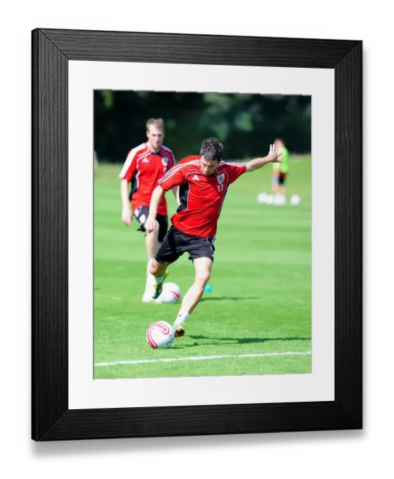Framed Print : Bristol City First Team: Gearing Up for the 2010-11 Season - Intense Training Sessions (Behind the Scenes) Framed Print : Bristol City First Team: Gearing Up for the 2010-11 Season - Intense Training Sessions (Behind the Scenes)