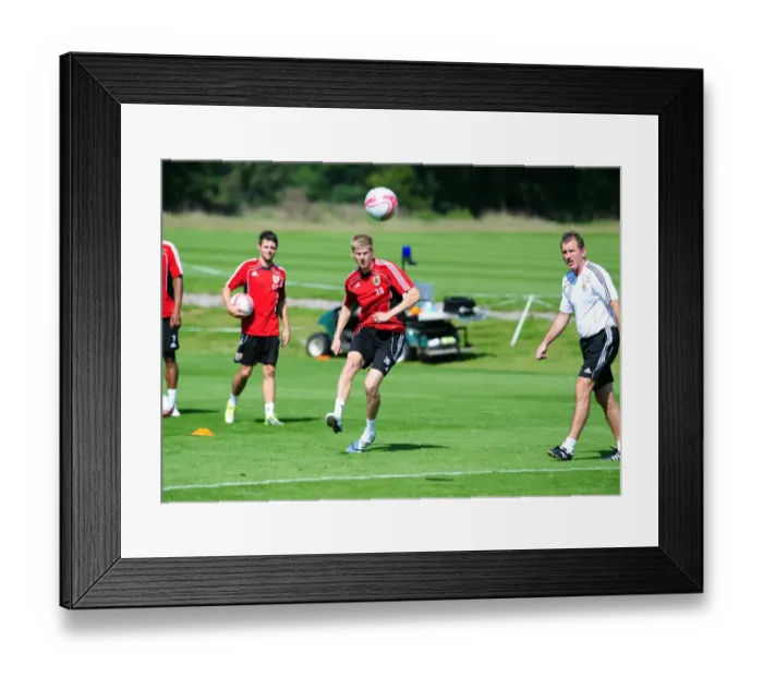Framed Print : Bristol City First Team: Gearing Up for Season 10-11 - Training Session on September 2, 2010 Framed Print : Bristol City First Team: Gearing Up for Season 10-11 - Training Session on September 2, 2010