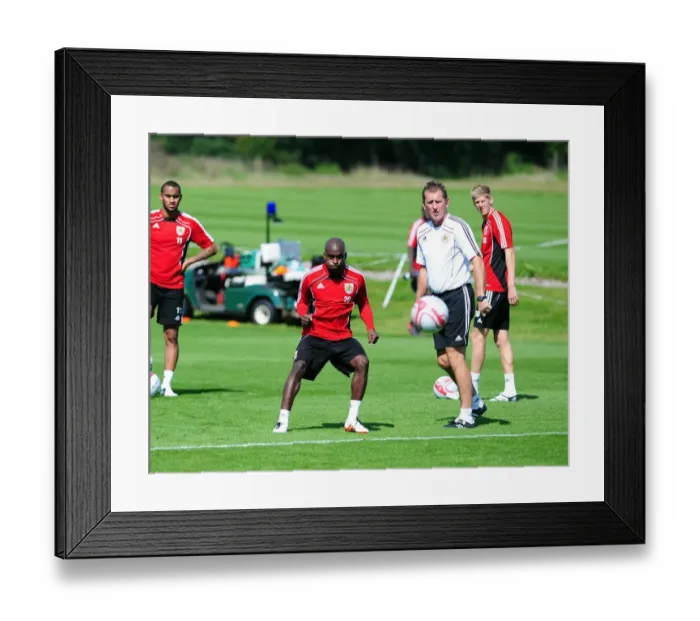 Framed Print : Bristol City First Team: Gearing Up for Season 10-11 - Training Sessions (September 2, 2010)
