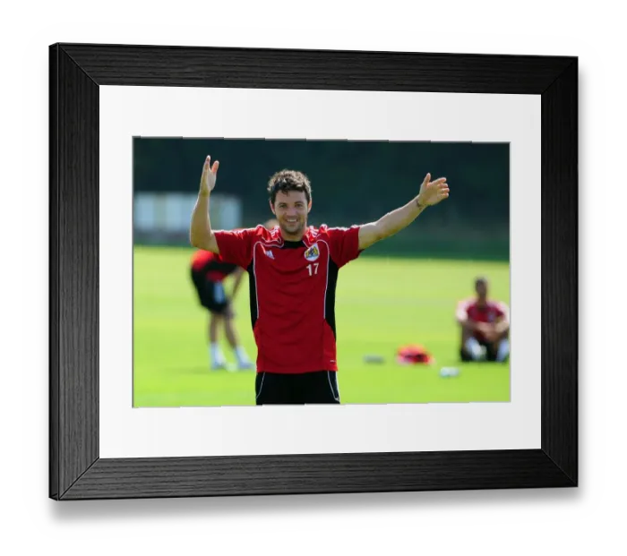 Framed Print : Bristol City First Team: Preparing for the 2010-11 Championship Season - Training Session (September 2, 2010) Framed Print : Bristol City First Team: Preparing for the 2010-11 Championship Season - Training Session (September 2, 2010)
