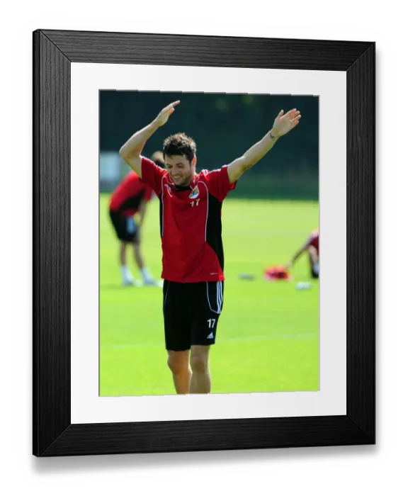 Framed Print : Bristol City First Team: Gearing Up for Season 10-11 - Training Session, September 2010 Framed Print : Bristol City First Team: Gearing Up for Season 10-11 - Training Session, September 2010