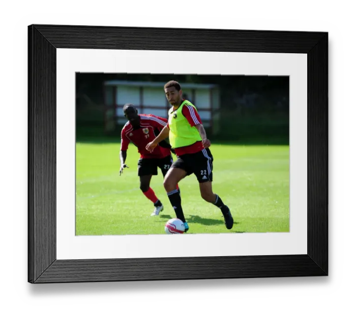 Framed Print : Bristol City First Team Training: September 9, 2010 (Season 10-11) Framed Print : Bristol City First Team Training: September 9, 2010 (Season 10-11)