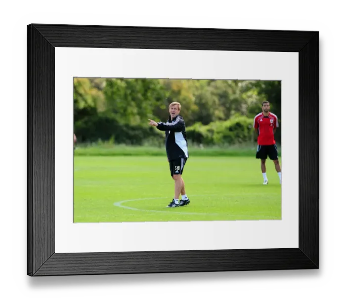 Framed Print : Bristol City First Team Training: Season 10-11 - Preparing for the Big League (Training 9-9-10) Framed Print : Bristol City First Team Training: Season 10-11 - Preparing for the Big League (Training 9-9-10)