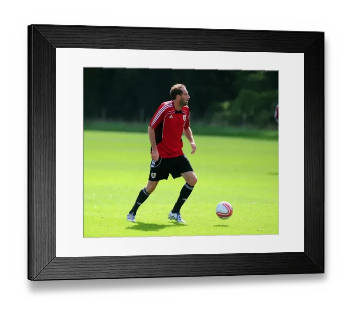 Framed Print : Bristol City First Team: Gearing Up for Season 10-11 - Training Session on September 9, 2010 Framed Print : Bristol City First Team: Gearing Up for Season 10-11 - Training Session on September 9, 2010