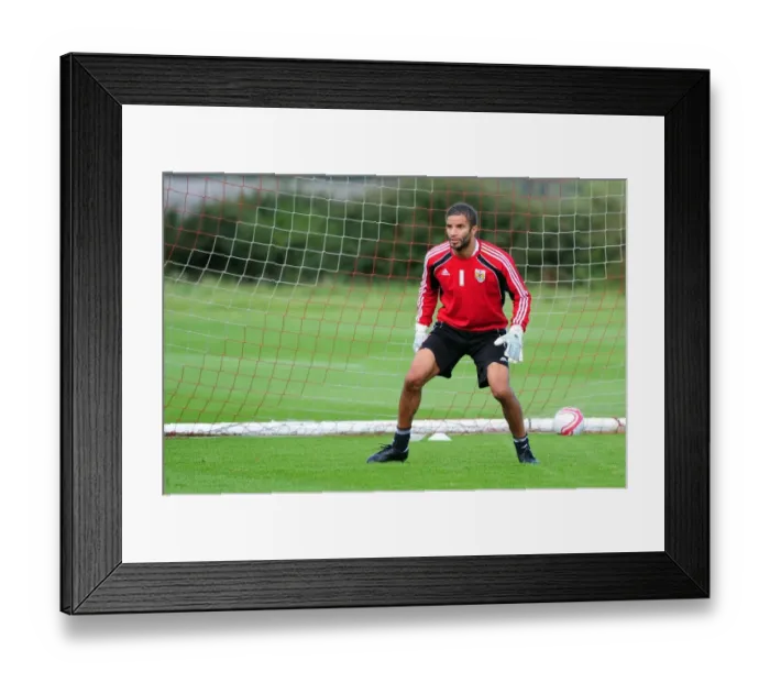 Framed Print : Bristol City First Team: Season 10-11: Training 9-9-10 Framed Print : Bristol City First Team: Season 10-11: Training 9-9-10