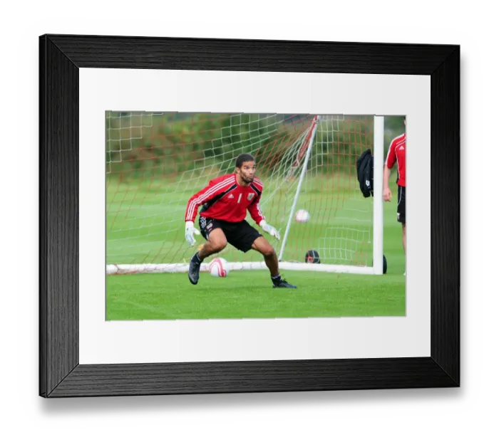 Framed Print : Bristol City First Team: Gearing Up for Season 10-11 - Training Session on September 9, 2010 Framed Print : Bristol City First Team: Gearing Up for Season 10-11 - Training Session on September 9, 2010