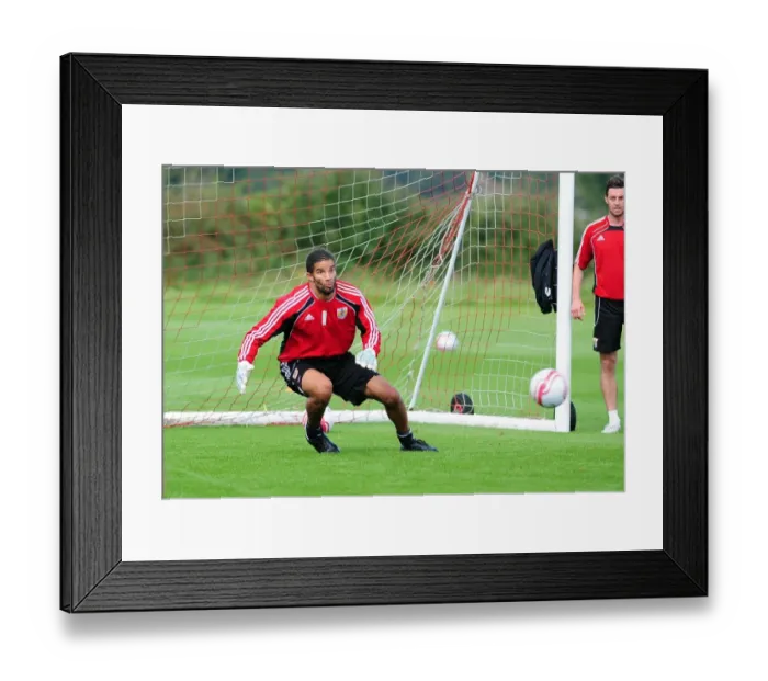 Framed Print : Bristol City First Team: Gearing Up for Season 10-11 - Training Session on September 9, 2010 Framed Print : Bristol City First Team: Gearing Up for Season 10-11 - Training Session on September 9, 2010