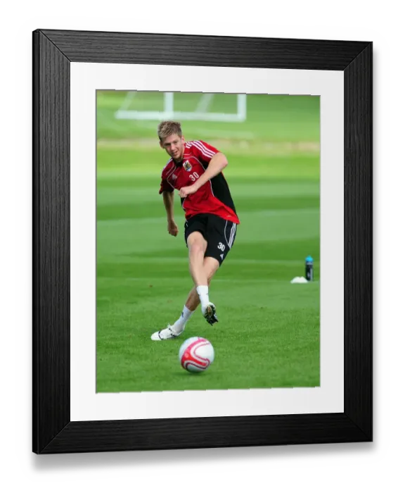 Framed Print : Bristol City First Team: Preparing for the 2010-11 Season - September Training Session Framed Print : Bristol City First Team: Preparing for the 2010-11 Season - September Training Session