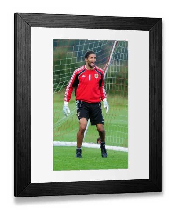 Framed Print : Bristol City First Team: Gearing Up for Season 10-11 - Training Session on September 9, 2010 Framed Print : Bristol City First Team: Gearing Up for Season 10-11 - Training Session on September 9, 2010