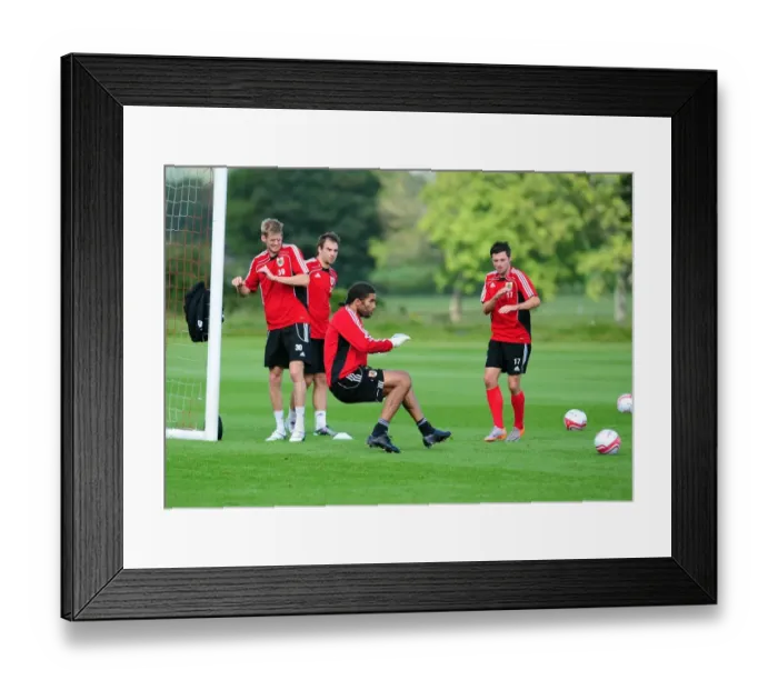 Framed Print : Bristol City First Team: Gearing Up for Season 10-11 - Training Session on September 9, 2010 Framed Print : Bristol City First Team: Gearing Up for Season 10-11 - Training Session on September 9, 2010