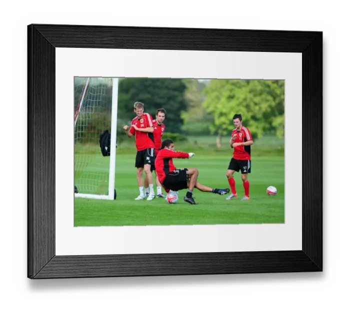 Framed Print : Bristol City First Team: Gearing Up for Season 10-11 - Training Session on September 9, 2010 Framed Print : Bristol City First Team: Gearing Up for Season 10-11 - Training Session on September 9, 2010