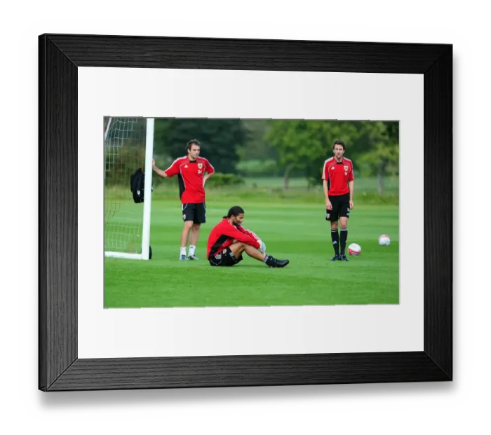 Framed Print : Bristol City First Team: Gearing Up for Season 10-11 - Training Session on September 9, 2010 Framed Print : Bristol City First Team: Gearing Up for Season 10-11 - Training Session on September 9, 2010