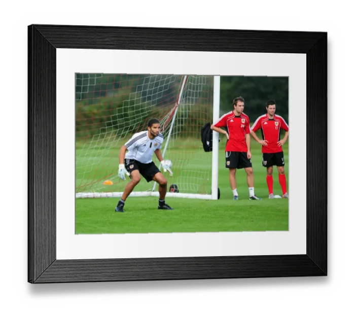 Framed Print : Bristol City First Team: Gearing Up for Season 10-11 - Training Session on September 9, 2010 Framed Print : Bristol City First Team: Gearing Up for Season 10-11 - Training Session on September 9, 2010