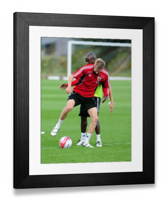 Framed Print : Bristol City First Team: Gearing Up for Season 10-11 - Training Session on September 9, 2010 Framed Print : Bristol City First Team: Gearing Up for Season 10-11 - Training Session on September 9, 2010